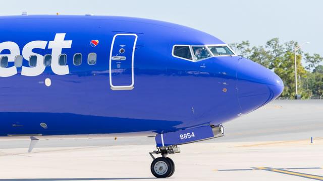 Southwest's stock falls after activist calls special meeting to elect new board