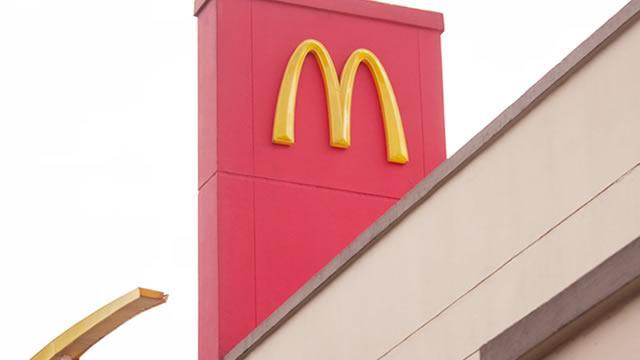 McDonald's (MCD) Stock Drops Despite Market Gains: Important Facts to Note