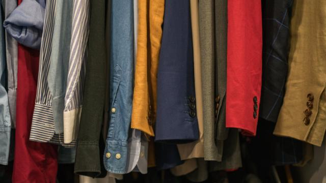 AEO Stock Drops 7% in a Month: Is This an Opportune Time to Buy?