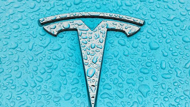 Analyst eyes $380 rebound for Tesla after disappointing Robotaxi event