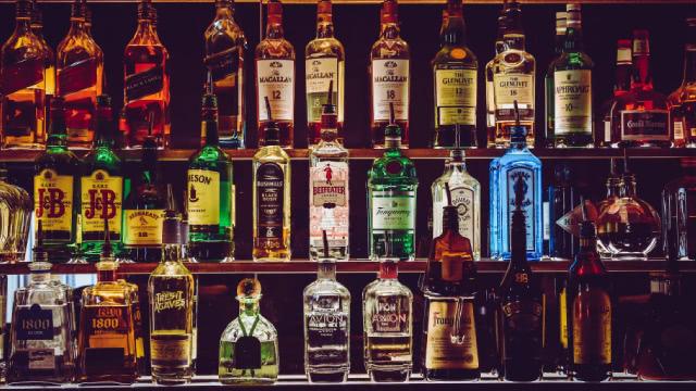 Diageo Offers A Decade-High Yield, Yet Growth Lags