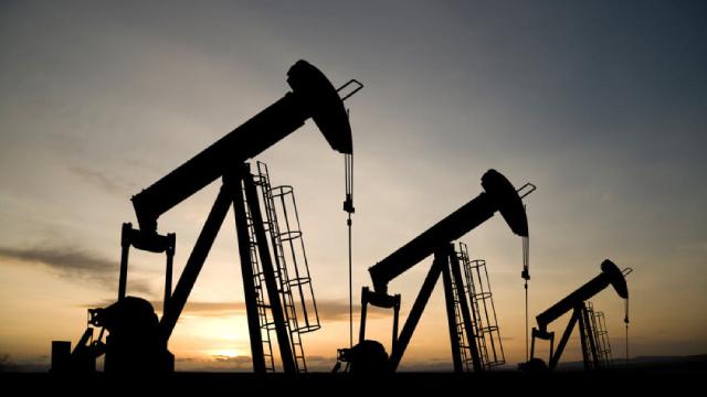 US drillers cut oil and gas rigs for second week in a row - Baker Hughes