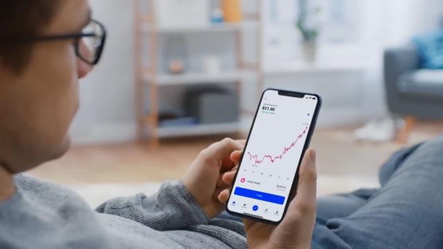 Coinbase stock has 2 catalysts: is the CONY ETF a better buy?