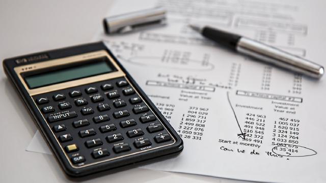 Golub Capital BDC's NAV, Valuation, And Dividend Vs. 14 BDC Peers - Part 2 (Includes Dividend Projection)