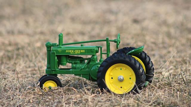 FTC investigating Deere over farm equipment repair policies