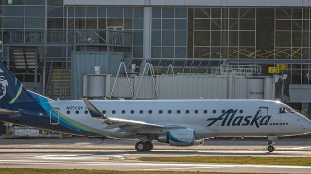 Alaska-Hawaiian merger clears DOT, must preserve rewards miles and routes