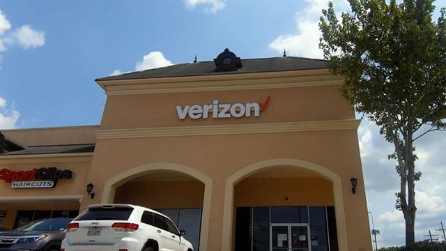 Thousands of Verizon users report service outage as phones are stuck in SOS mode