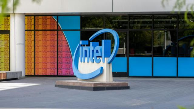 Does Intel's New $3 Billion Pentagon Deal Make the Stock a Buy?